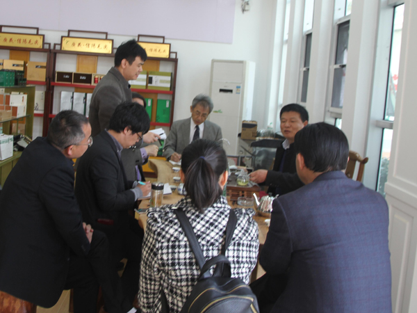 日本長崎縣立大學教授到廣義茶印象園調(diào)研信陽茶產(chǎn)業(yè)情況